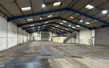 1D Hixon Airfield, Hixon to rent Interior Photo- Image 1 of 2