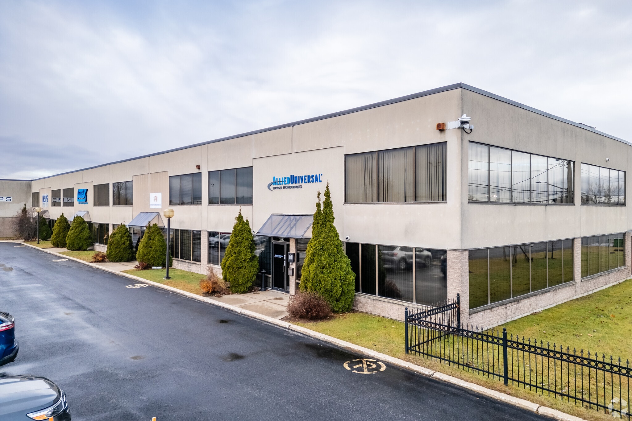 2262-2300 Ch Saint-François, Dorval, QC for sale Primary Photo- Image 1 of 1