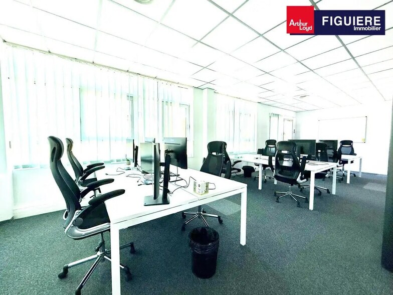 Office in Aix-en-Provence to rent - Interior Photo - Image 2 of 13