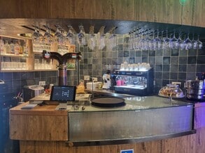 Retail in Madrid, Madrid to rent Interior Photo- Image 2 of 10