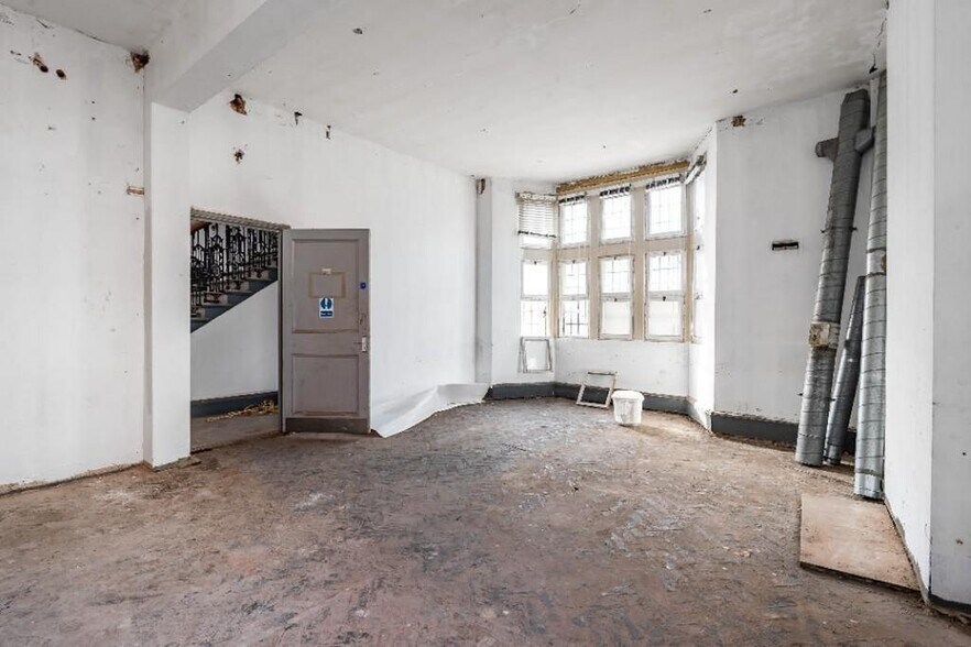 80 High St, Harrow to rent - Building Photo - Image 3 of 20