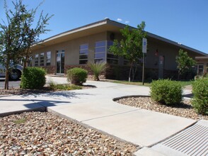 4425 E Agave Rd, Phoenix, AZ for rent Building Photo- Image 1 of 8