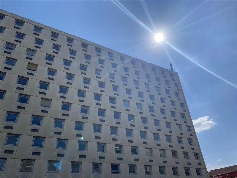 Office in Saint-Ouen-sur-Seine to rent - Building Photo - Image 1 of 6