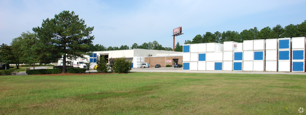 2118-2120 Commerce Dr, Cayce, SC for rent - Building Photo - Image 3 of 4