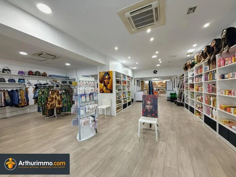 62 Rue De La Liberté, Bourgoin-Jallieu for sale - Interior Photo - Image 2 of 8