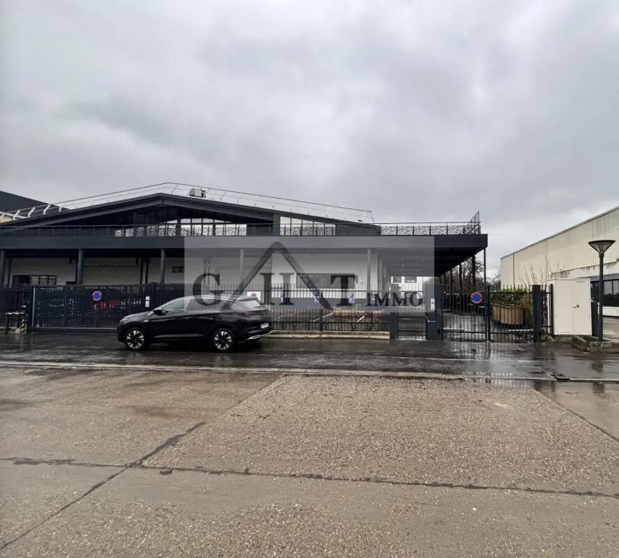 Location Bureaux 939 m² - Photo 1