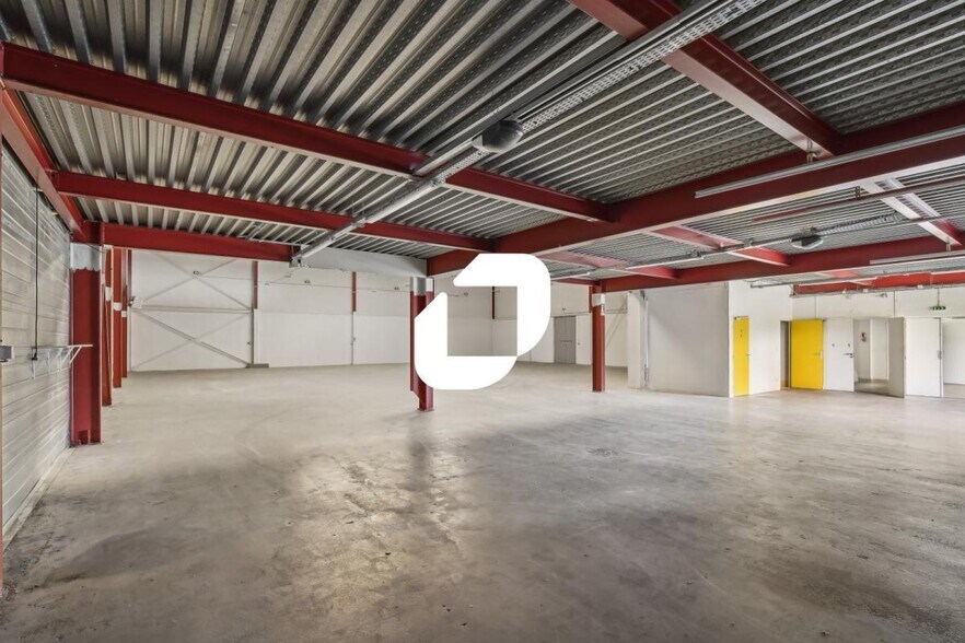 Light Industrial in Créteil to rent - Interior Photo - Image 3 of 10