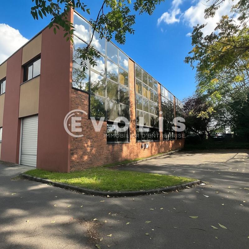 Light Industrial in Montreuil for sale Building Photo- Image 1 of 11