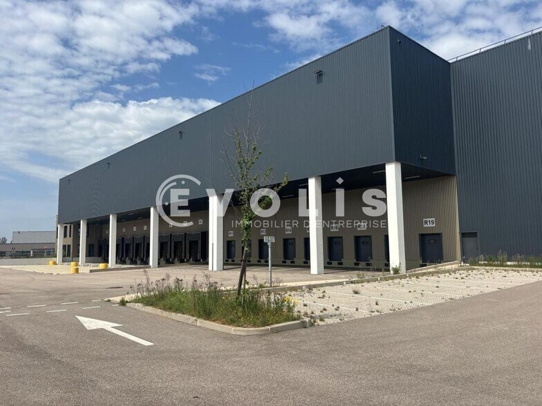 4 Avenue De Montmartin, Corbas for sale - Building Photo - Image 2 of 20