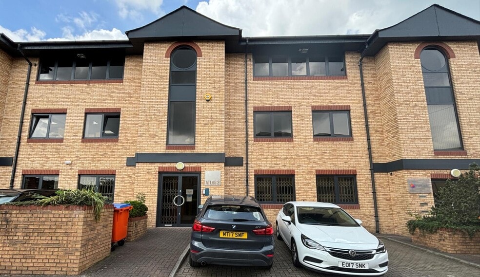 St Georges Sq, Bolton to rent - Building Photo - Image 1 of 1
