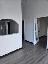 6160 Ulmerton Rd, Clearwater, FL to rent Interior Photo- Image 2 of 11