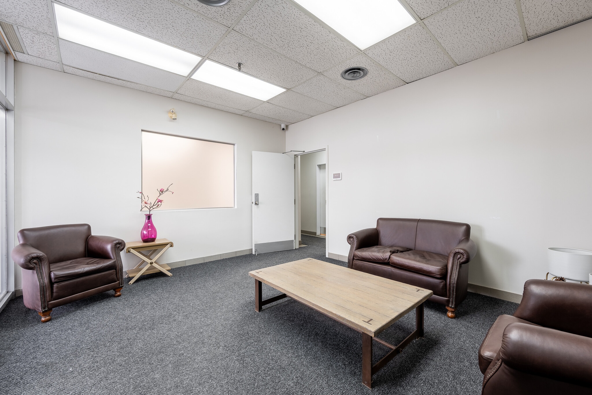 5745 Rue Paré, Mt Royal, QC to rent Building Photo- Image 1 of 11