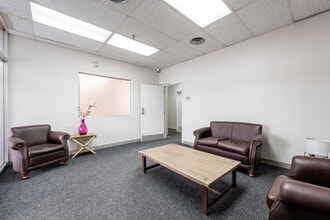 5745 Rue Paré, Mt Royal, QC to rent Building Photo- Image 1 of 11
