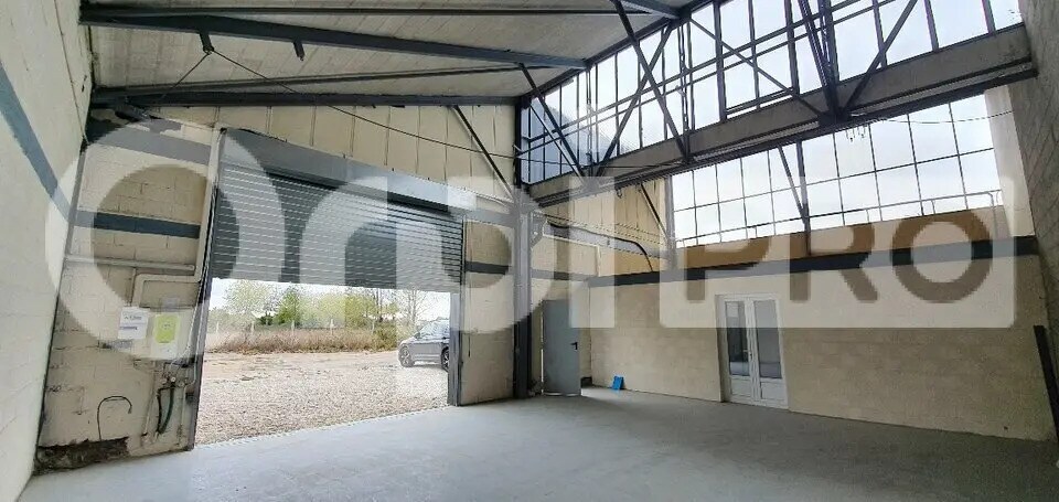 Light Industrial in Nangis for sale - Interior Photo - Image 1 of 4