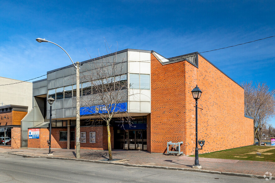 135 Rue Richelieu, St-Jean, QC for sale - Primary Photo - Image 1 of 1