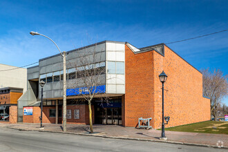 135 Rue Richelieu, St-Jean, QC for sale Primary Photo- Image 1 of 1