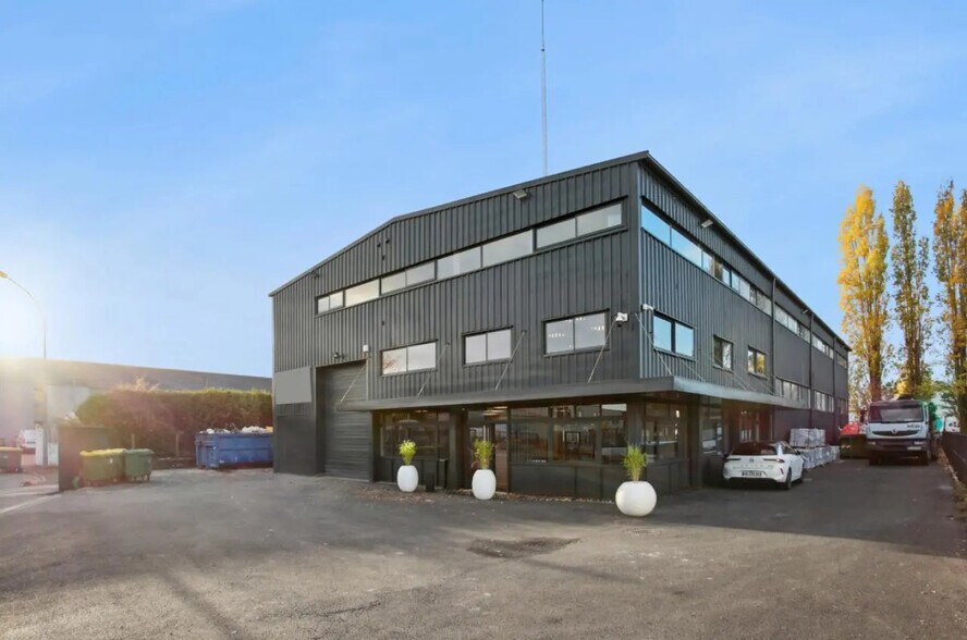 Light Industrial in Brétigny-sur-Orge for sale - Primary Photo - Image 1 of 14