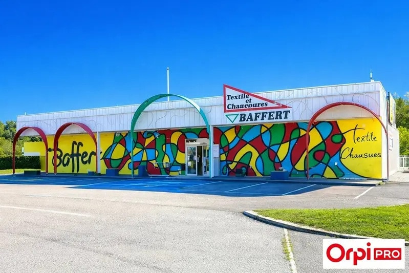 Retail in Ruy-Montceau for sale Building Photo- Image 1 of 7