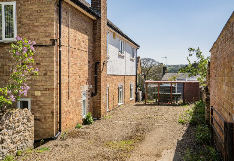 Middle Hl, Hook Norton for sale - Building Photo - Image 2 of 6