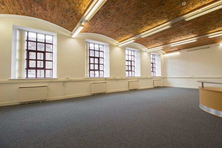 New Hall Hey Rd, Rossendale to rent - Building Photo - Image 3 of 22