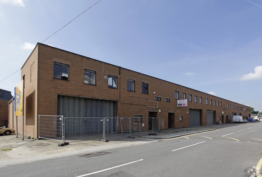 Westfield St, London to rent - Building Photo - Image 2 of 6