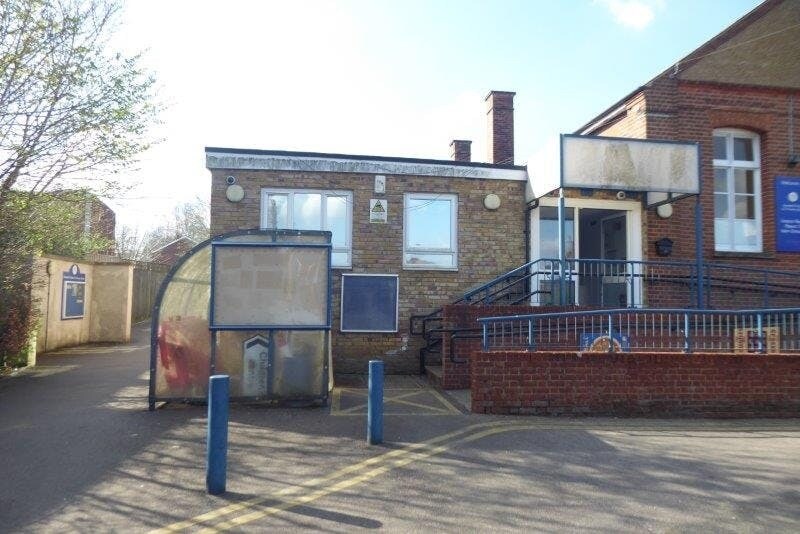 High Street, Tunbridge Wells to rent - Building Photo - Image 2 of 2