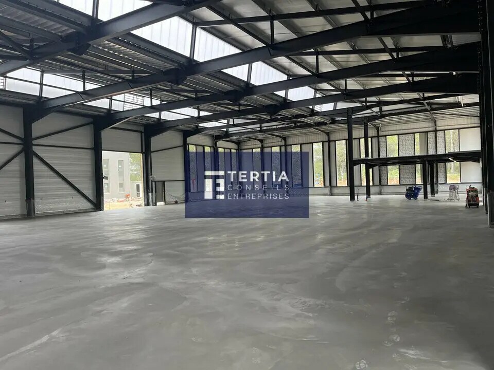 Light Industrial in  to rent Building Photo- Image 1 of 7