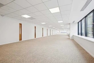 20 Avenue André Prothin, Courbevoie to rent Interior Photo- Image 2 of 3