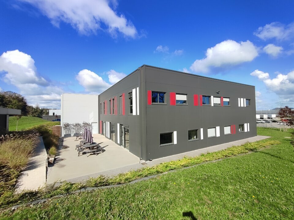 Office in Vaulx-Milieu to rent Building Photo- Image 1 of 10