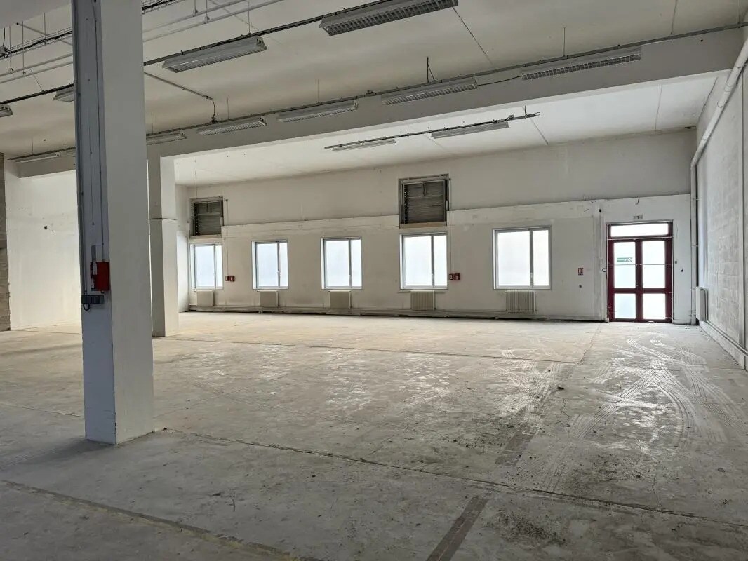 Light Industrial in Villepinte for sale Interior Photo- Image 1 of 11