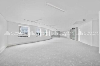 Office in Puteaux to rent Interior Photo- Image 2 of 2