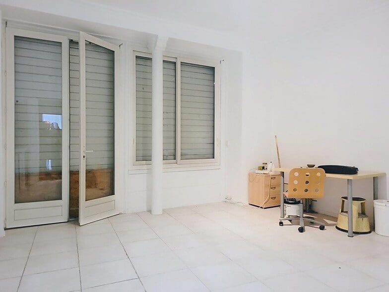 Retail in Paris for sale - Interior Photo - Image 2 of 2