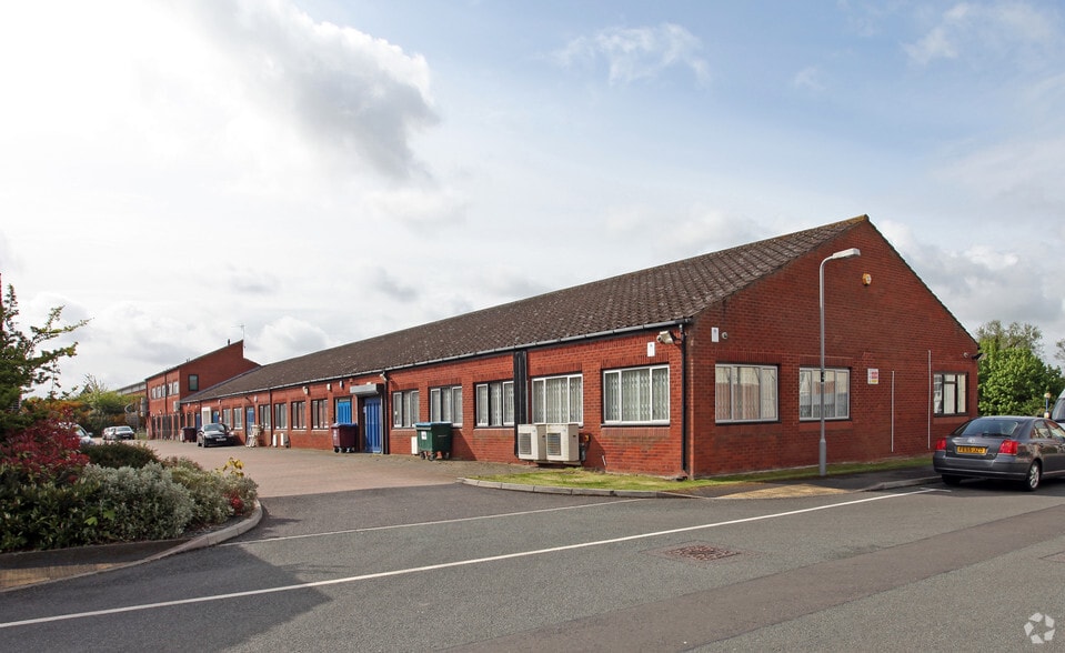 Walker Ave, Milton Keynes to rent - Building Photo - Image 2 of 4