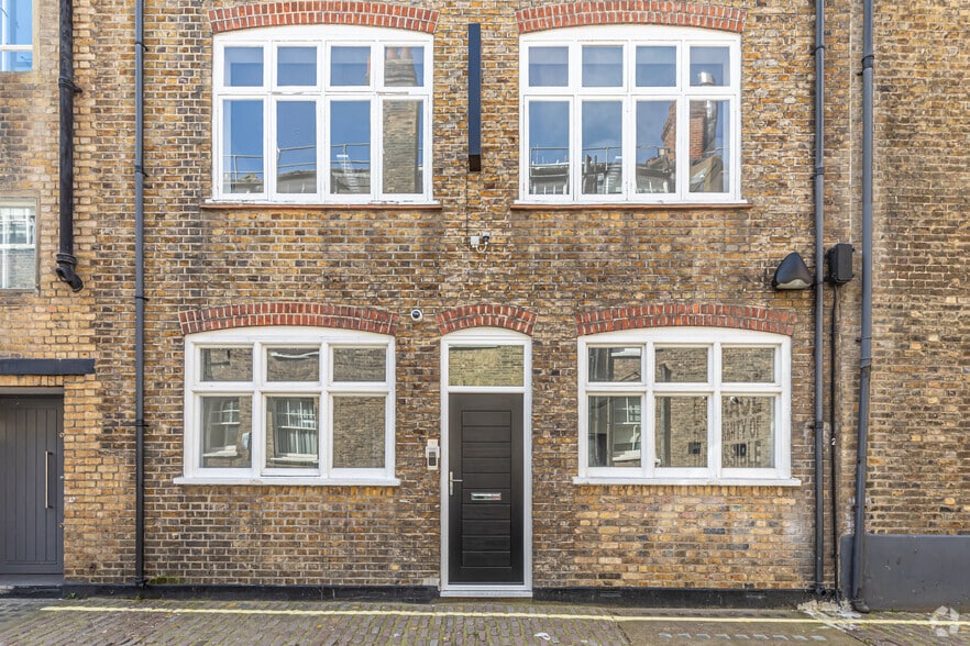 13 David Mews, London to rent - Building Photo - Image 3 of 18