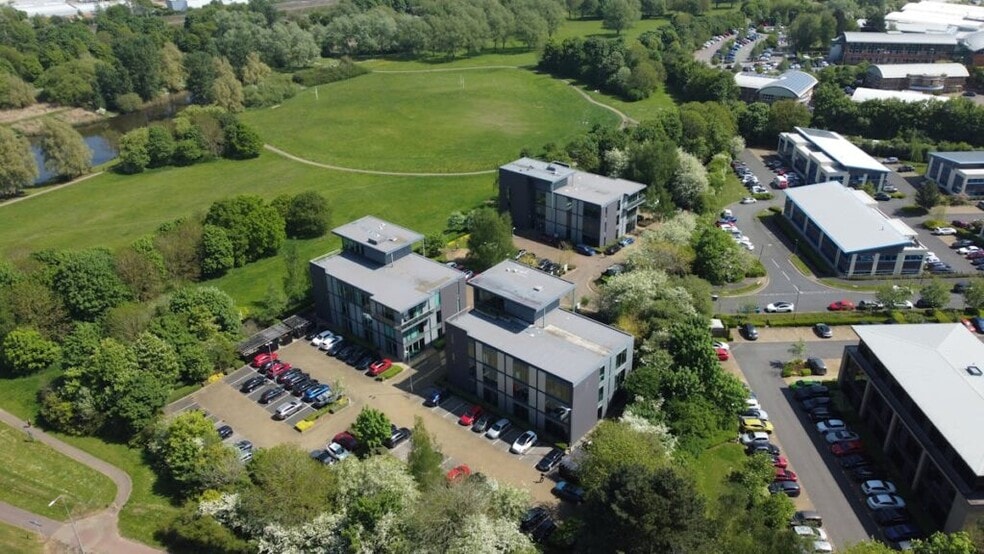 Seebeck Pl, Milton Keynes to rent - Aerial - Image 2 of 16
