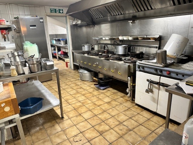 257 Chase Cross Rd, Romford for sale - Interior Photo - Image 2 of 7