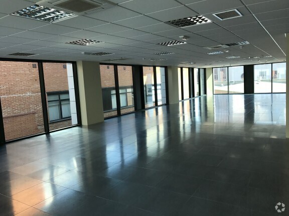 Office in Madrid, Madrid to rent - Building Photo - Image 2 of 8
