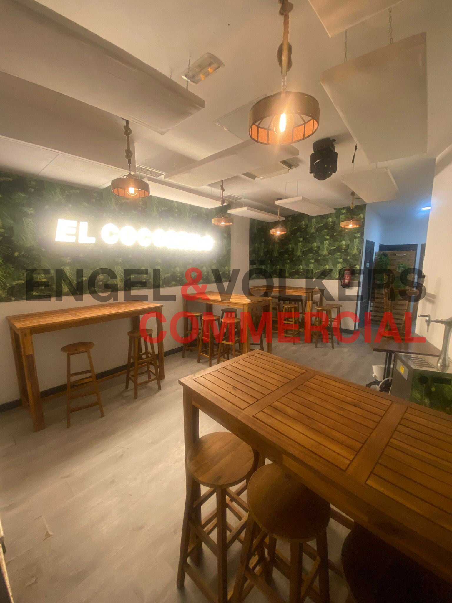 Retail in Madrid, Madrid to rent Interior Photo- Image 1 of 6