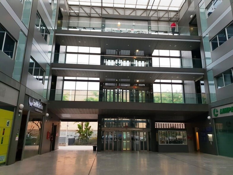 Office in SEVILLA for sale - Lobby - Image 1 of 10