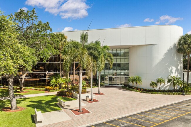 More details for 560 Village Blvd, West Palm Beach, FL - Office / Medical to Rent