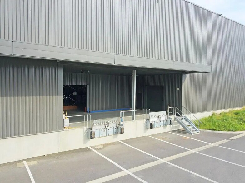 Industrial in Toulouse to rent - Building Photo - Image 2 of 10