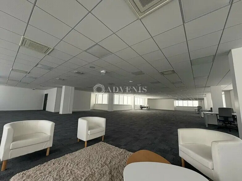Office in Vélizy-Villacoublay to rent - Building Photo - Image 2 of 6