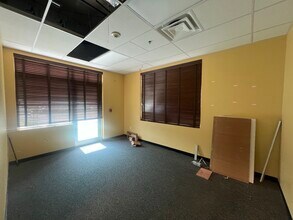 8029 Cooper Creek Blvd, University Park, FL for rent Interior Photo- Image 2 of 7