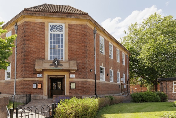 Queen Victoria Rd, High Wycombe to rent - Building Photo - Image 1 of 1