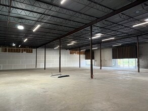 6101-6127 Long Dr, Houston, TX to rent Interior Photo- Image 2 of 2