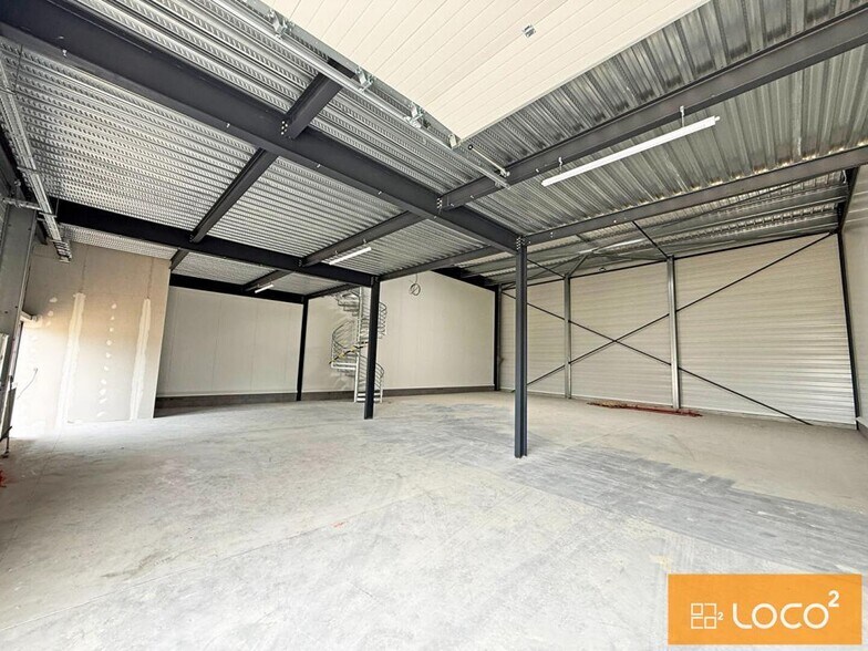 Light Industrial in Bruguières to rent - Building Photo - Image 3 of 7