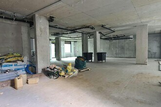 White Rose Lane, Woking to rent Interior Photo- Image 1 of 2