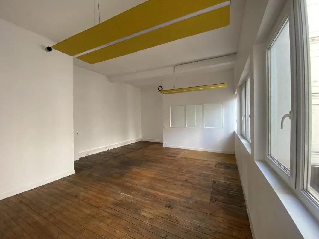 Office / Retail in Paris to rent Building Photo- Image 1 of 4