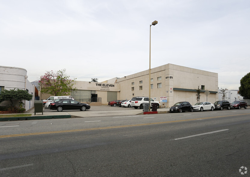 671 W Broadway, Glendale, CA for rent - Primary Photo - Image 1 of 7