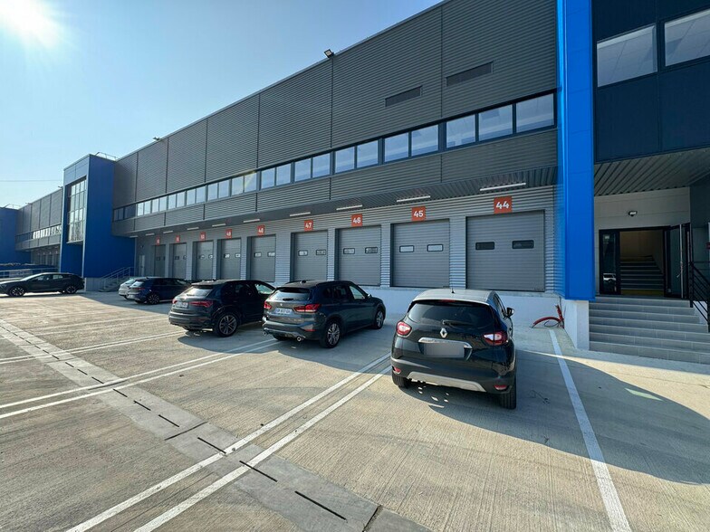 Industrial in Aulnay-sous-Bois to rent - Building Photo - Image 3 of 8